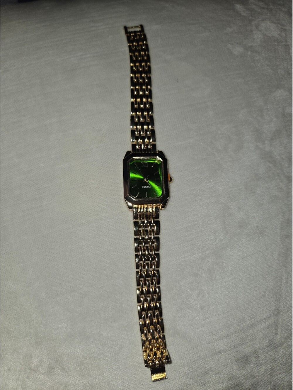 New Women's Gold-Tone Watch with Green Dial and Quartz Movement